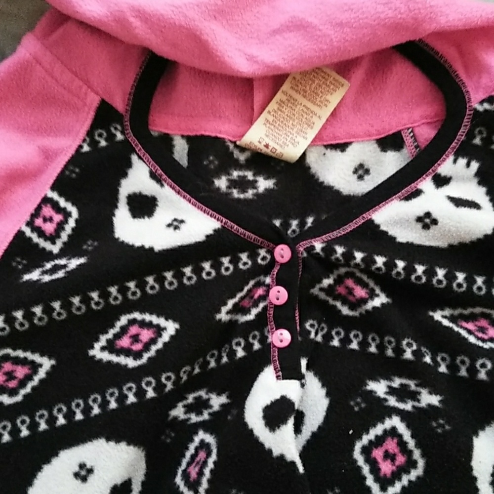 Skull pjs - Picture 2 of 3